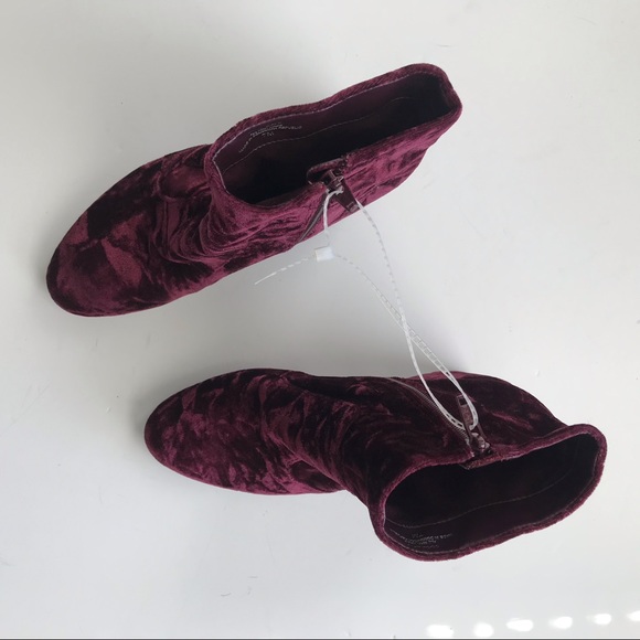 NWT Gianni Bini maroon crushed velvet booties - Picture 3 of 7